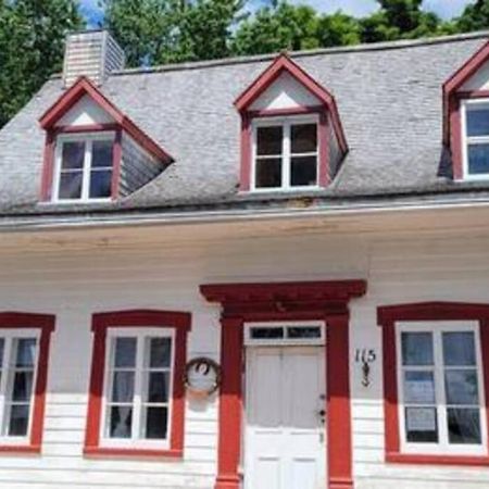 Om Chalet 1 Avec Spa Face Au Fleuve Saint-Jean Exterior foto